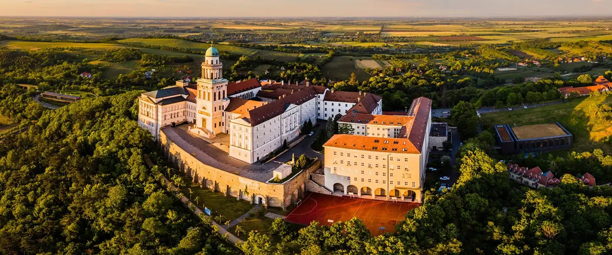 Pannonhalma, abadía benedictina