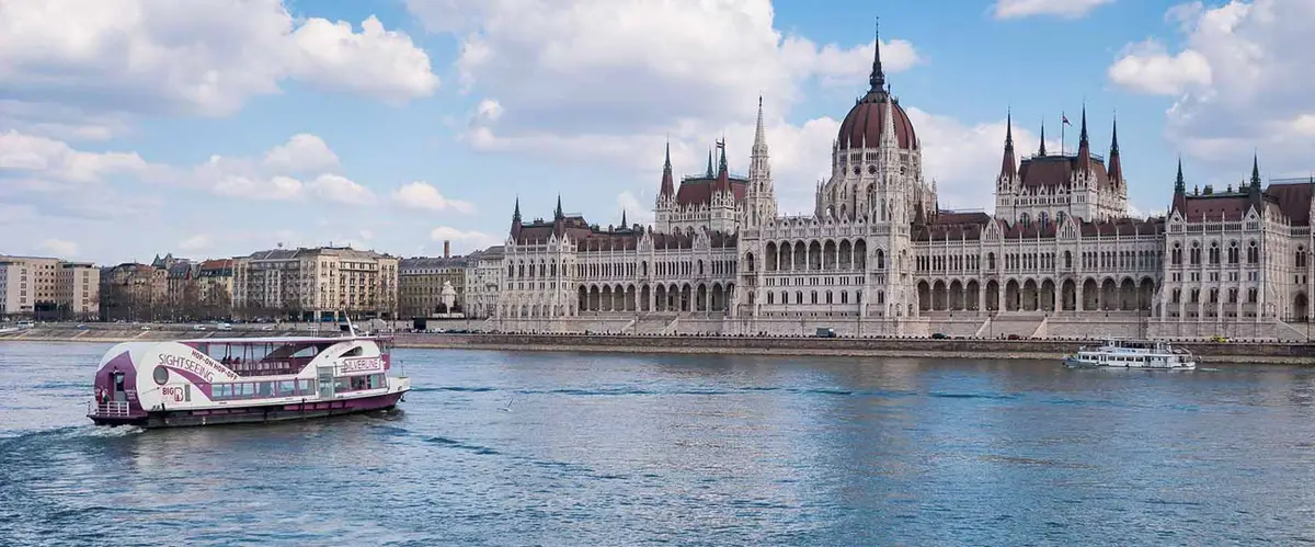 Paseo en barco por el río Danubio