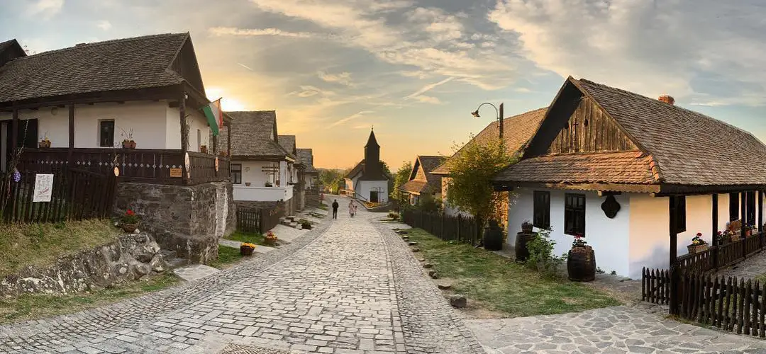 Hollókő